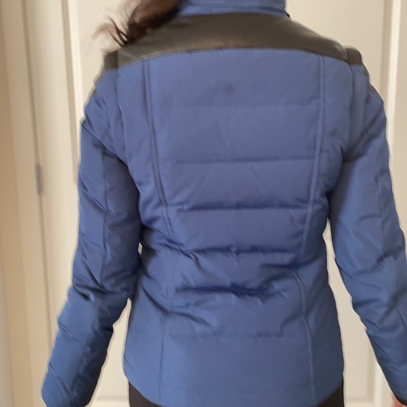 Danier jacket with leather detail. Super warm and comfy. Size XXS. - Picture 2 of 4